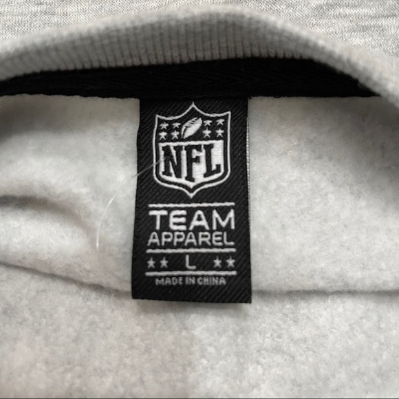 Women’s NWT NFL Raiders cropped sweatshirt - Picture 7 of 8